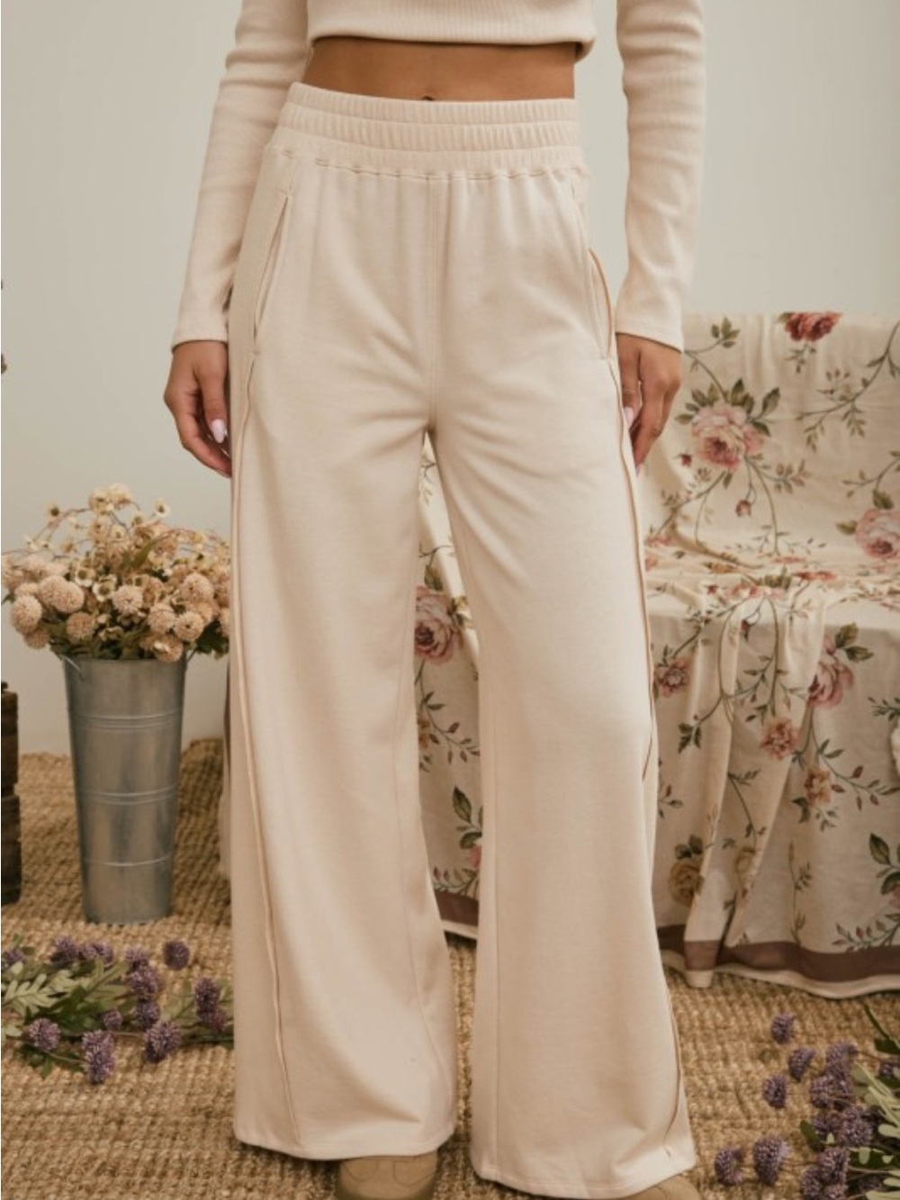 🆕🤍CREAM WIDE LEG SWEATPANTS